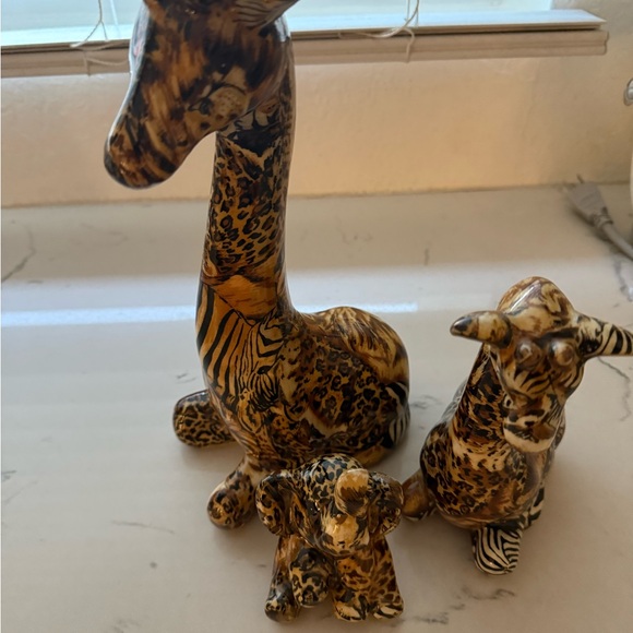 Animal Print Giraffe Family Figurines - Picture 1 of 7